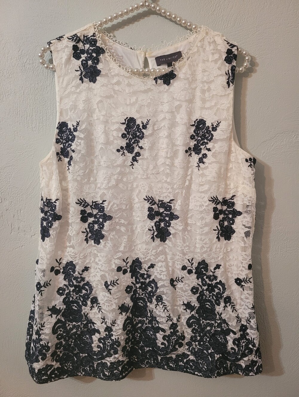 The Limited Lace Black & White Top Size Large!
